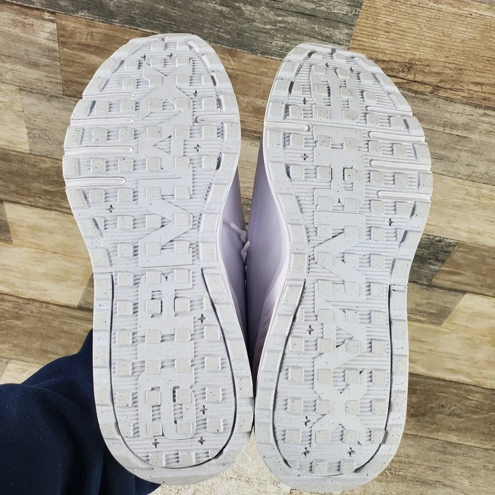 Nike Air Max Bia Womens Shoes Sz 9 White Mesh Comfort Lace Up Round Toe Sneakers